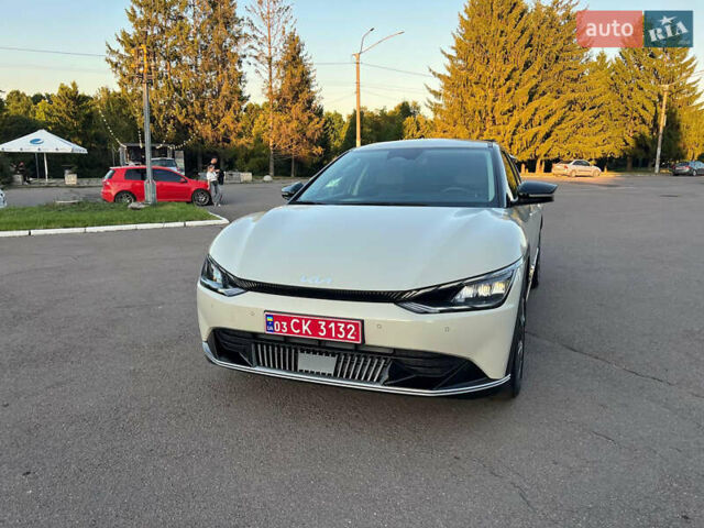 Белый Киа EV6, объемом двигателя 0 л и пробегом 55 тыс. км за 26900 $, фото 5 на Automoto.ua