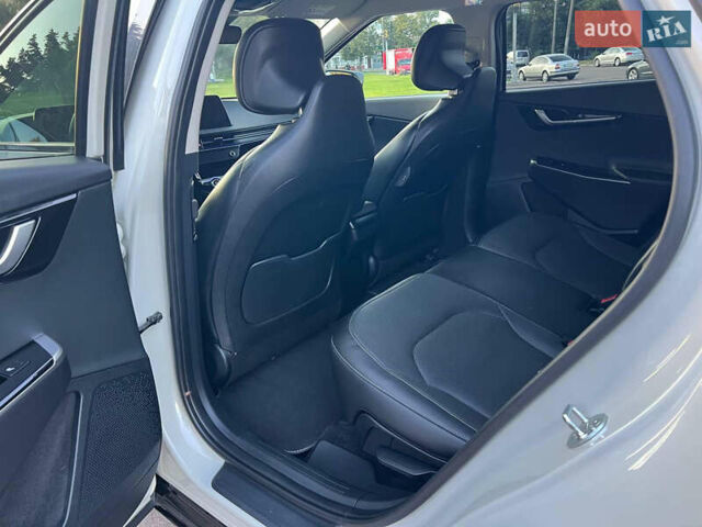Белый Киа EV6, объемом двигателя 0 л и пробегом 55 тыс. км за 26900 $, фото 18 на Automoto.ua