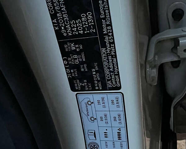 Белый Киа EV6, объемом двигателя 0 л и пробегом 55 тыс. км за 26900 $, фото 63 на Automoto.ua