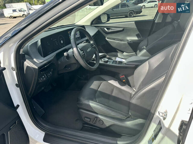 Белый Киа EV6, объемом двигателя 0 л и пробегом 59 тыс. км за 28000 $, фото 17 на Automoto.ua
