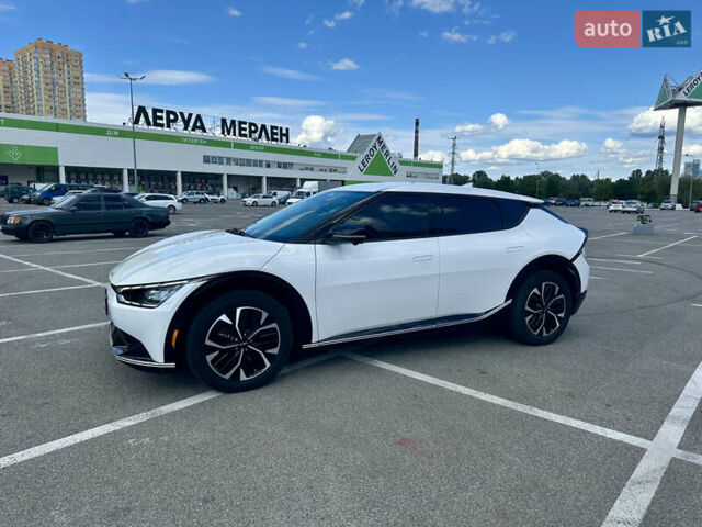 Белый Киа EV6, объемом двигателя 0 л и пробегом 59 тыс. км за 28000 $, фото 6 на Automoto.ua