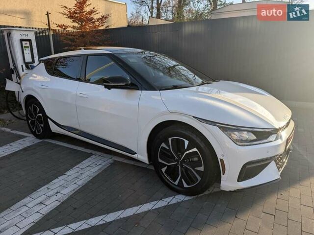 Белый Киа EV6, объемом двигателя 0 л и пробегом 58 тыс. км за 26000 $, фото 6 на Automoto.ua