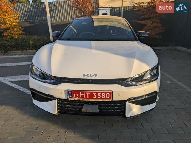 Белый Киа EV6, объемом двигателя 0 л и пробегом 58 тыс. км за 26000 $, фото 4 на Automoto.ua