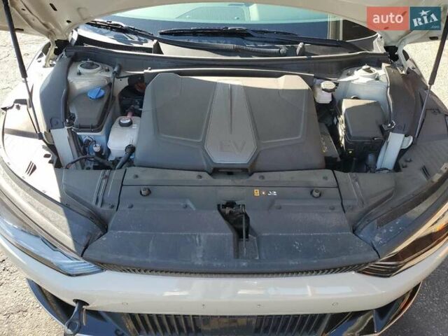 Белый Киа EV6, объемом двигателя 0 л и пробегом 32 тыс. км за 8700 $, фото 10 на Automoto.ua