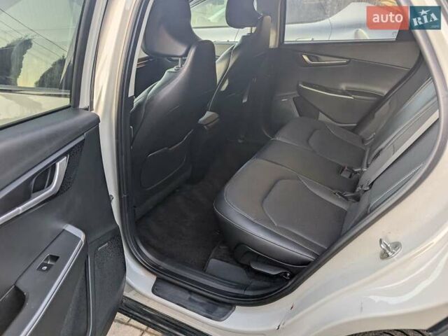 Білий Кіа EV6, об'ємом двигуна 0 л та пробігом 57 тис. км за 26000 $, фото 12 на Automoto.ua
