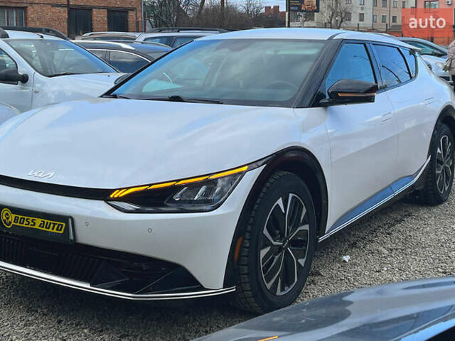Белый Киа EV6, объемом двигателя 0 л и пробегом 90 тыс. км за 26200 $, фото 2 на Automoto.ua