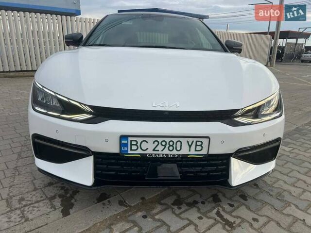 Белый Киа EV6, объемом двигателя 0 л и пробегом 48 тыс. км за 24900 $, фото 10 на Automoto.ua
