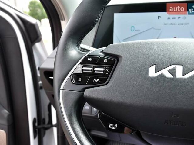 Белый Киа EV6, объемом двигателя 0 л и пробегом 59 тыс. км за 28700 $, фото 48 на Automoto.ua