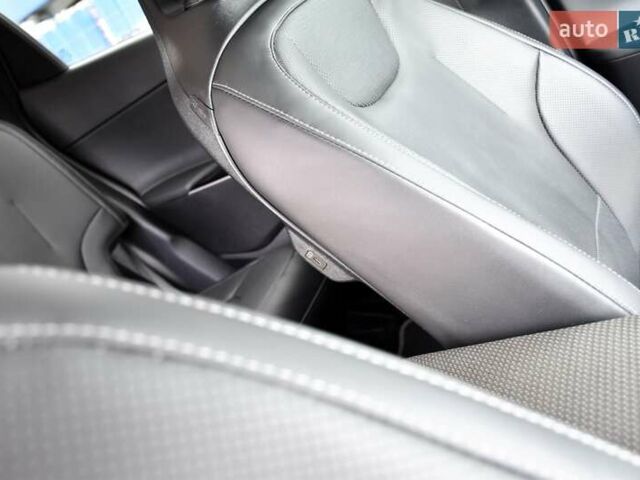 Белый Киа EV6, объемом двигателя 0 л и пробегом 59 тыс. км за 28700 $, фото 58 на Automoto.ua