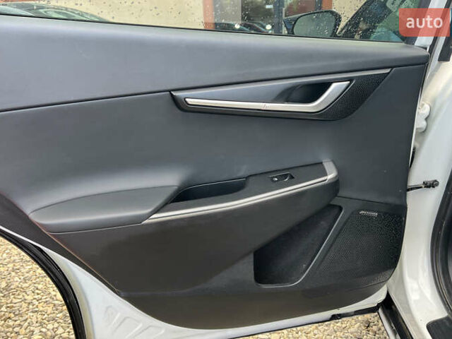 Белый Киа EV6, объемом двигателя 0 л и пробегом 90 тыс. км за 26200 $, фото 13 на Automoto.ua