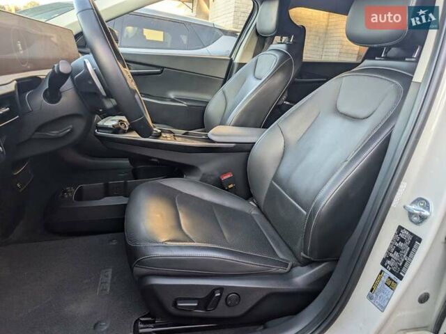 Білий Кіа EV6, об'ємом двигуна 0 л та пробігом 57 тис. км за 26000 $, фото 10 на Automoto.ua