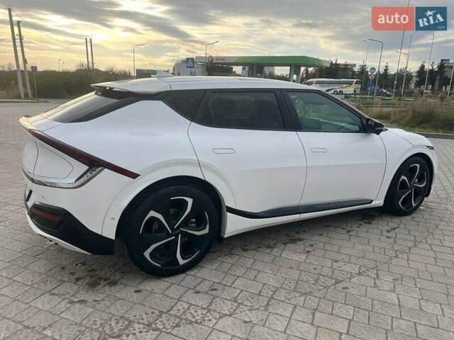 Белый Киа EV6, объемом двигателя 0 л и пробегом 48 тыс. км за 24900 $, фото 3 на Automoto.ua