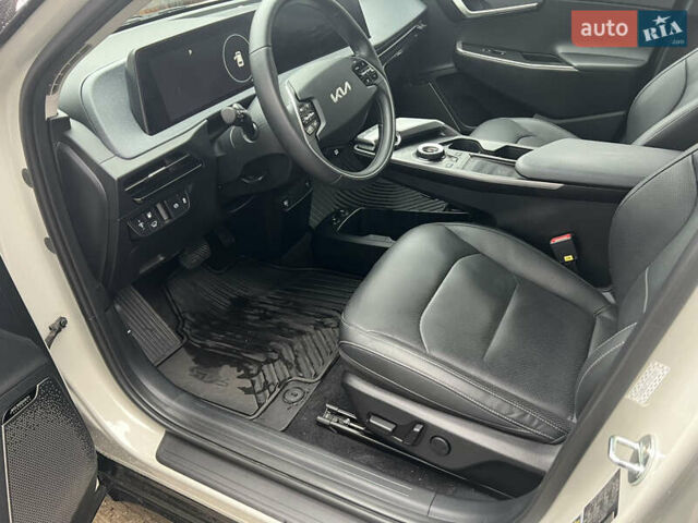 Білий Кіа EV6, об'ємом двигуна 0 л та пробігом 41 тис. км за 26400 $, фото 20 на Automoto.ua