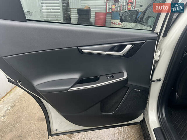 Білий Кіа EV6, об'ємом двигуна 0 л та пробігом 41 тис. км за 26400 $, фото 33 на Automoto.ua