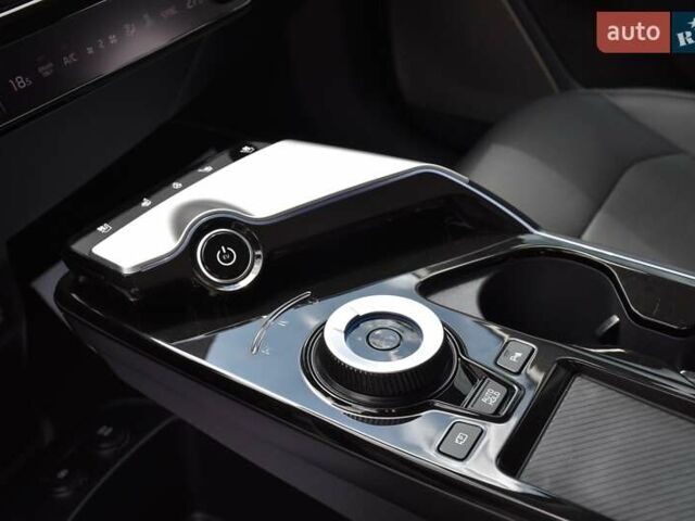 Белый Киа EV6, объемом двигателя 0 л и пробегом 59 тыс. км за 28700 $, фото 45 на Automoto.ua