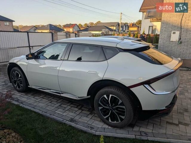 Білий Кіа EV6, об'ємом двигуна 0 л та пробігом 57 тис. км за 26000 $, фото 2 на Automoto.ua