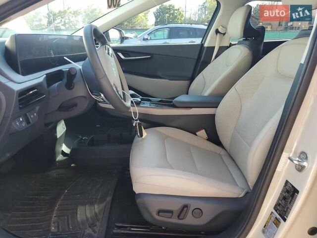Белый Киа EV6, объемом двигателя 0 л и пробегом 32 тыс. км за 8700 $, фото 6 на Automoto.ua