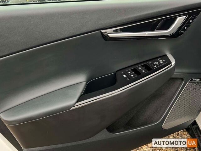 Белый Киа EV6, объемом двигателя 77 л и пробегом 20 тыс. км за 36650 $, фото 20 на Automoto.ua