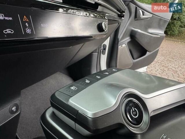 Білий Кіа EV6, об'ємом двигуна 0 л та пробігом 55 тис. км за 25999 $, фото 5 на Automoto.ua
