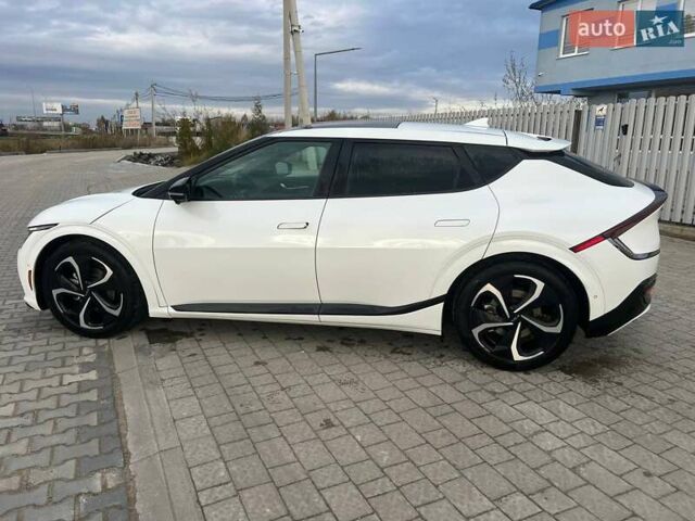 Белый Киа EV6, объемом двигателя 0 л и пробегом 48 тыс. км за 24900 $, фото 8 на Automoto.ua