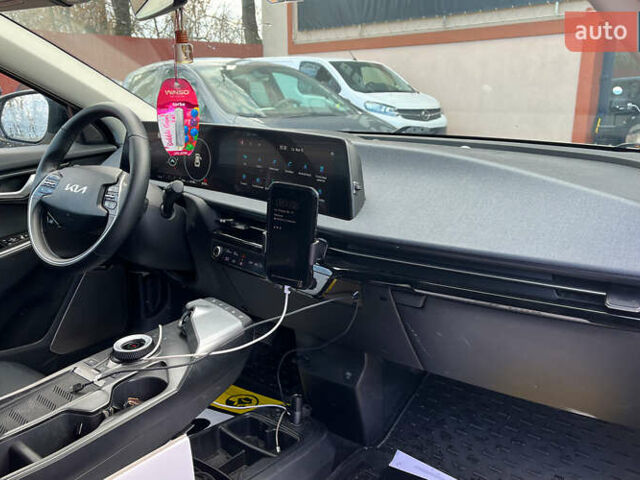 Белый Киа EV6, объемом двигателя 0 л и пробегом 90 тыс. км за 26200 $, фото 27 на Automoto.ua