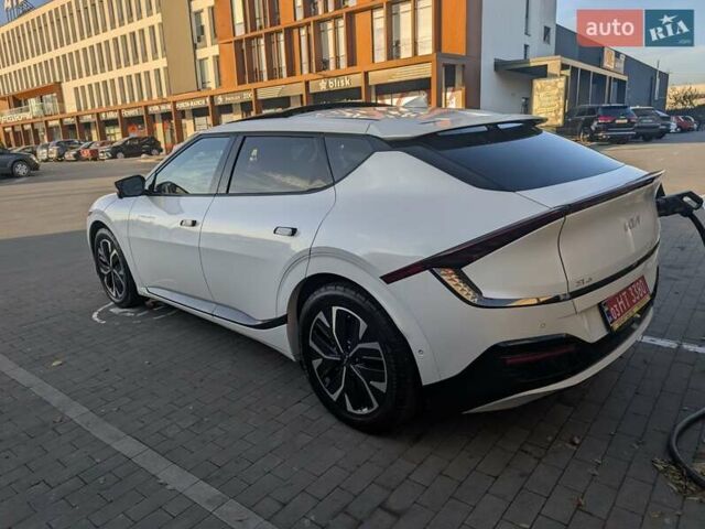 Белый Киа EV6, объемом двигателя 0 л и пробегом 58 тыс. км за 26000 $, фото 2 на Automoto.ua