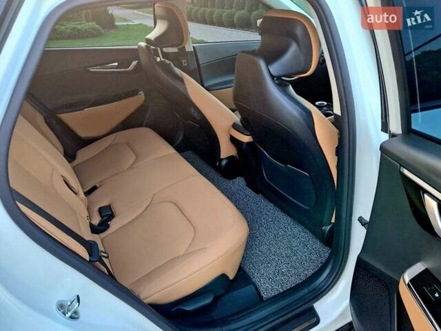Белый Киа EV6, объемом двигателя 0 л и пробегом 33 тыс. км за 27700 $, фото 27 на Automoto.ua