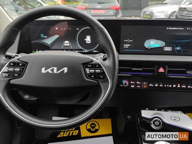 Белый Киа EV6, объемом двигателя 77 л и пробегом 20 тыс. км за 36650 $, фото 8 на Automoto.ua