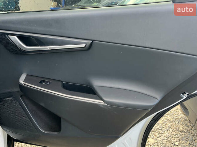 Белый Киа EV6, объемом двигателя 0 л и пробегом 90 тыс. км за 26200 $, фото 23 на Automoto.ua