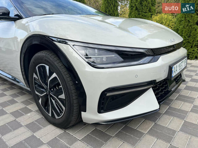 Білий Кіа EV6, об'ємом двигуна 0 л та пробігом 41 тис. км за 26400 $, фото 10 на Automoto.ua