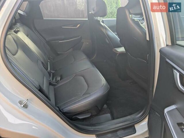 Білий Кіа EV6, об'ємом двигуна 0 л та пробігом 57 тис. км за 26000 $, фото 13 на Automoto.ua