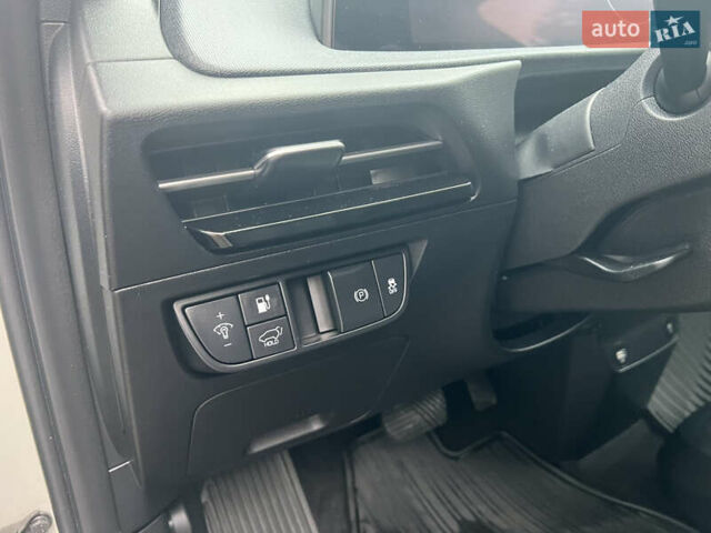 Білий Кіа EV6, об'ємом двигуна 0 л та пробігом 41 тис. км за 26400 $, фото 28 на Automoto.ua