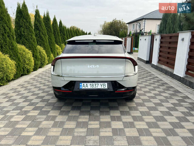 Білий Кіа EV6, об'ємом двигуна 0 л та пробігом 41 тис. км за 26400 $, фото 6 на Automoto.ua