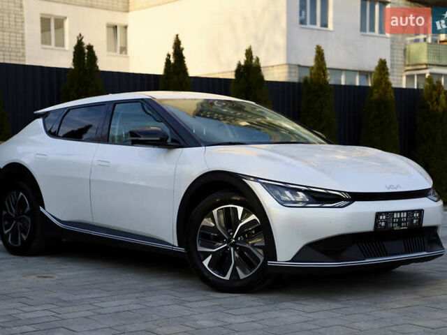 Белый Киа EV6, объемом двигателя 0 л и пробегом 82 тыс. км за 23900 $, фото 3 на Automoto.ua