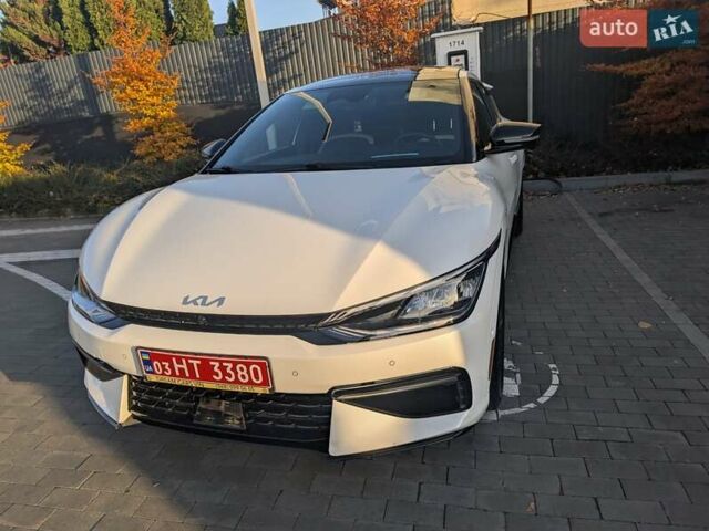 Белый Киа EV6, объемом двигателя 0 л и пробегом 58 тыс. км за 26000 $, фото 8 на Automoto.ua
