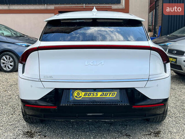 Белый Киа EV6, объемом двигателя 0 л и пробегом 90 тыс. км за 26200 $, фото 4 на Automoto.ua