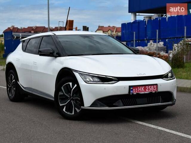 Белый Киа EV6, объемом двигателя 0 л и пробегом 59 тыс. км за 28700 $, фото 3 на Automoto.ua