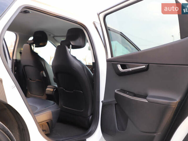 Белый Киа EV6, объемом двигателя 0 л и пробегом 82 тыс. км за 23900 $, фото 52 на Automoto.ua