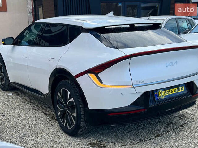 Белый Киа EV6, объемом двигателя 0 л и пробегом 90 тыс. км за 26200 $, фото 3 на Automoto.ua