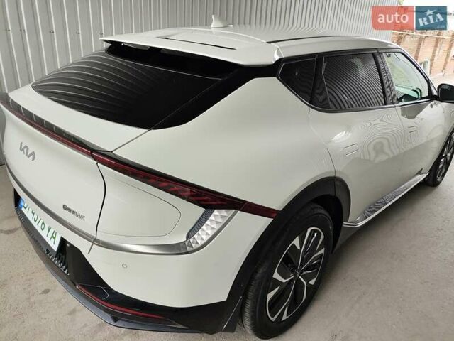 Белый Киа EV6, объемом двигателя 0 л и пробегом 23 тыс. км за 22600 $, фото 4 на Automoto.ua