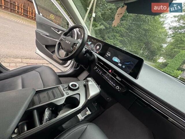 Білий Кіа EV6, об'ємом двигуна 0 л та пробігом 55 тис. км за 25999 $, фото 8 на Automoto.ua
