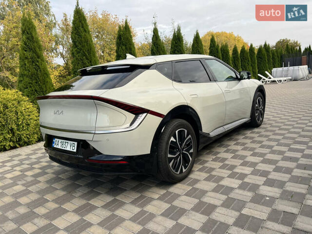 Білий Кіа EV6, об'ємом двигуна 0 л та пробігом 41 тис. км за 26400 $, фото 4 на Automoto.ua