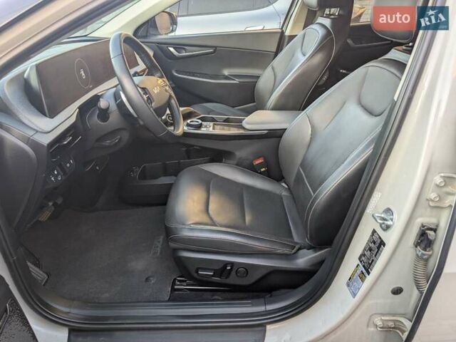 Білий Кіа EV6, об'ємом двигуна 0 л та пробігом 57 тис. км за 26000 $, фото 16 на Automoto.ua