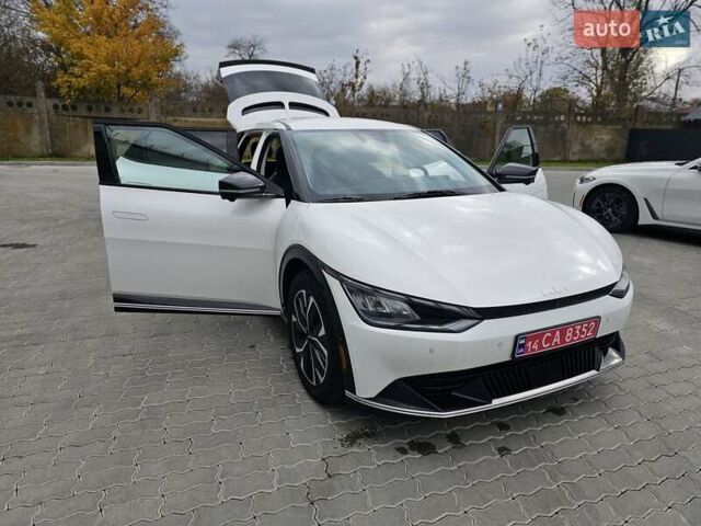 Белый Киа EV6, объемом двигателя 0 л и пробегом 84 тыс. км за 29500 $, фото 50 на Automoto.ua