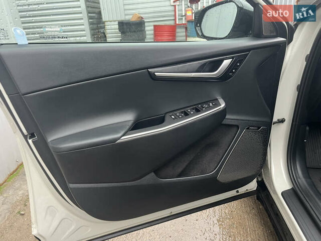 Білий Кіа EV6, об'ємом двигуна 0 л та пробігом 41 тис. км за 26400 $, фото 21 на Automoto.ua