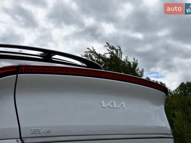 Белый Киа EV6, объемом двигателя 0 л и пробегом 59 тыс. км за 28700 $, фото 24 на Automoto.ua