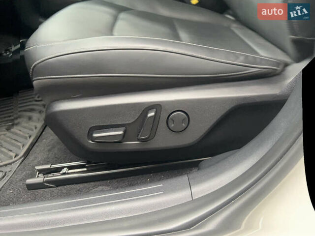Білий Кіа EV6, об'ємом двигуна 0 л та пробігом 41 тис. км за 26400 $, фото 31 на Automoto.ua
