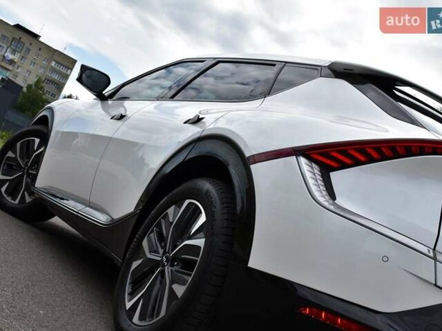 Белый Киа EV6, объемом двигателя 0 л и пробегом 59 тыс. км за 28700 $, фото 25 на Automoto.ua