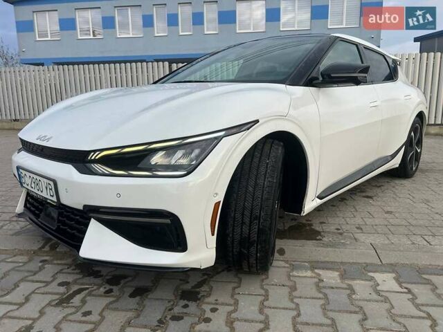 Белый Киа EV6, объемом двигателя 0 л и пробегом 48 тыс. км за 24900 $, фото 1 на Automoto.ua