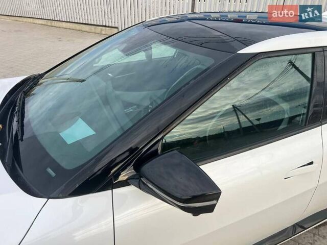 Белый Киа EV6, объемом двигателя 0 л и пробегом 48 тыс. км за 24900 $, фото 9 на Automoto.ua